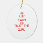 Behalten Sie Ruhe und vertrauen Sie dem Guru Keramikornament (Links)
