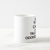 Behalten Sie Ruhe und vertrauen Sie dem Kaffeetasse (Mittel)
