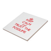 Behalten Sie Ruhe und vertrauen Sie den Opossums Fliese (Seite)