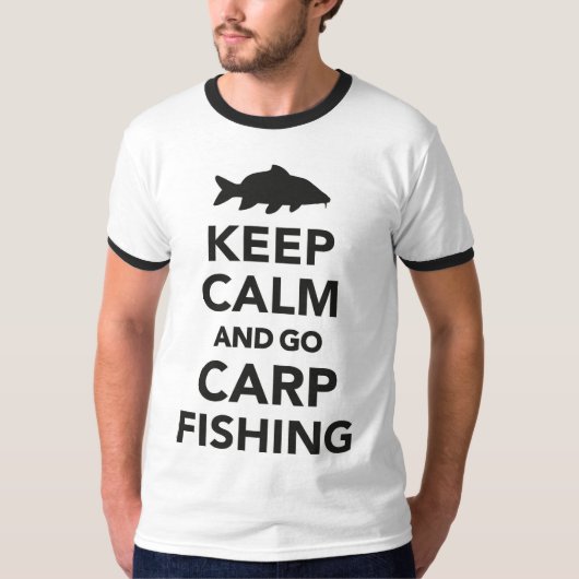 "Behalten Sie ruhig und gehen Sie Karpfenfischen" T-Shirt (Vorderseite)