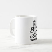 Behalten Sie ruhig und machen Sie Kricket weiter Kaffeetasse (Vorderseite Links)