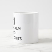 Behalten Sie ruhig und schreiben Sie Obits Tasse (Vorderseite)