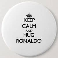 Behalten Sie ruhig und Umarmung Ronaldo