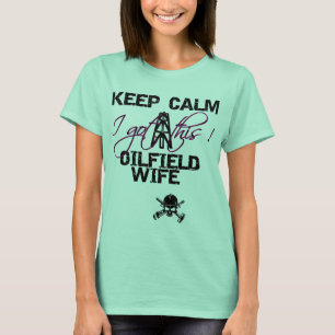 Behalten Sie ruhige Ölfeld-Ehefrau T-Shirt