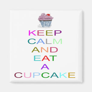 behalten Sie ruhigen kleinen Kuchen mit Kirsche Magnet