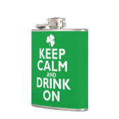 Behalten Sie ruhigen Spaß St. Patricks Tages Flachmann (Links)