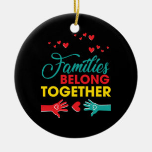 Behaltend Familien gehören gemeinsam zum T-Shirt d Keramik Ornament