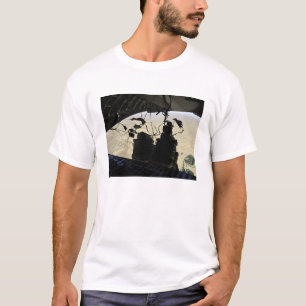 Behälter-Liefersystem rollt Ausgang zusammen T-Shirt