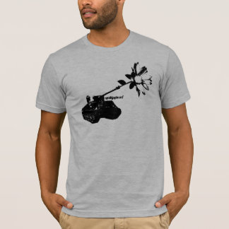 Behälter mit Blumenstraßenkunst durch no_0ne T-Shirt