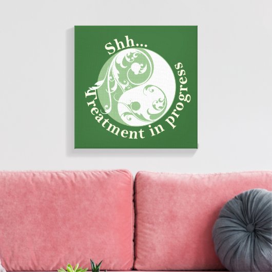 Behandlung in Progress, Scrolling Yin und Yang Leinwanddruck (Insitu (Wohnzimmer))