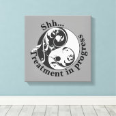 Behandlung in Progress, Scrolling Yin und Yang Leinwanddruck (Insitu (Holzboden))