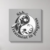 Behandlung in Progress, Scrolling Yin und Yang Leinwanddruck (Vorderseite)