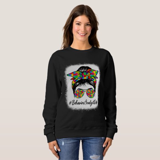 Behavior Analyst Messy Bun Supporting Autism Aware Sweatshirt (Vorne ganz)