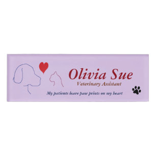 Behilfliche Tatzen-Veterinärdrucke auf meinem Namenschild