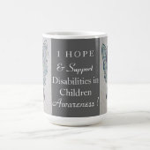Behinderte in der Tasse des Kinderbewusstseins (Mittel)