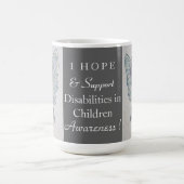 Behinderte in der Tasse des Kinderbewusstseins (Mittel)