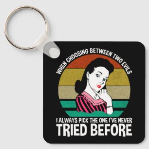 Bei der Auswahl zwischen zwei Evils Schlüsselanhänger