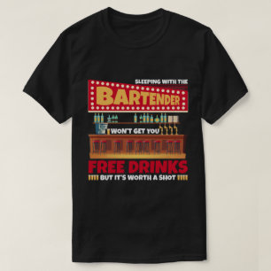 Bei einem Barkeeper genießen Sie kostenfreie Geträ T-Shirt