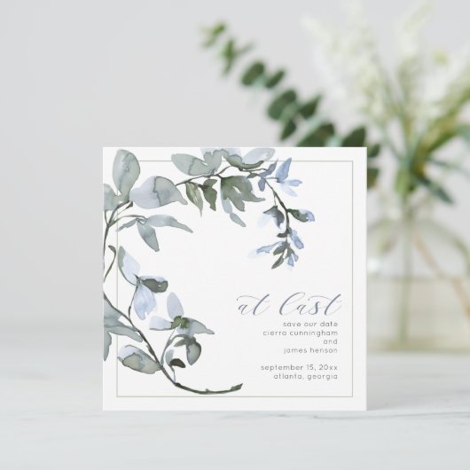 Bei Last Greenery Powder Blue Floral Save The Date (Stehend Vorderseite)