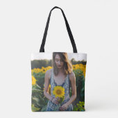 Bei Sonnenblumenfeld stehend Tasche (Rückseite)