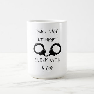 Bei Spaß der Nachtpolizei sicher sein Kaffeetasse