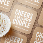 Beifall für das glückliche Paar kraft Probe Dinner Rechteckiger Pappuntersetzer<br><div class="desc">Vor Ihrem Hochzeitstag können Sie sich mit einem "Brews Before I Do's"-Fest amüsieren. Ob Probe-Dinner, Bachelor-Party oder Verlobungsfeier, dieses lustige Untersetzer-Design ist perfekt für Brauerei- oder Bierfeste. Dieses "Beifall für das glückliche Paar" Original-Design kann auch mit den Namen des Paares personalisiert werden und das Datum in weiß auf dem Hintergrund...</div>