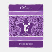 Beifall-/Pom Cheetah-Druck mit Monogramm in Lila Fleecedecke (Vorderseite)