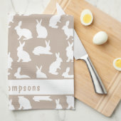 Beige And White Bunny Pattern And Name Easter Geschirrtuch (Viertel Falte)