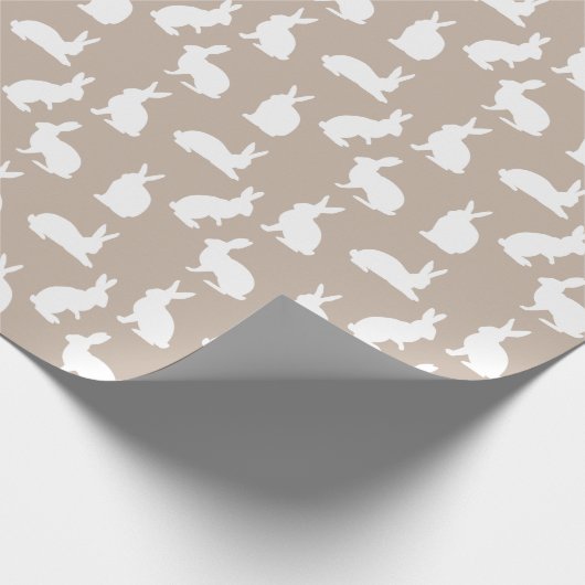 Beige And White Bunny Rabbit Pattern Cute Easter Geschenkpapier (Ecke)
