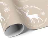 Beige And White Deer And Snowflakes Christmas Geschenkpapier (Rolleneckpunkt)