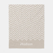 Beige And White Squiggly Chevron Zigzag Pattern Fleecedecke (Vorderseite)