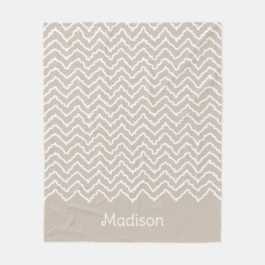 Beige And White Squiggly Chevron Zigzag Pattern Fleecedecke (Vorderseite)
