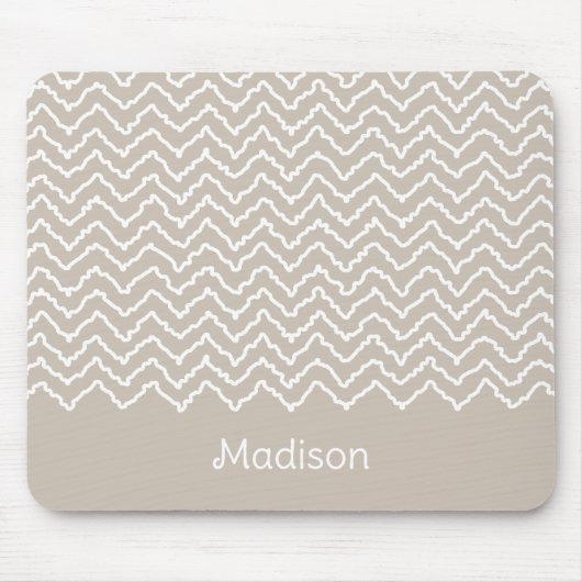 Beige And White Squiggly Chevron Zigzag Pattern Mousepad (Vorne)