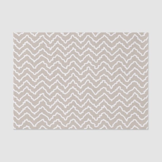 Beige And White Squiggly Chevron Zigzag Pattern Seidenpapier (Vorderseite)
