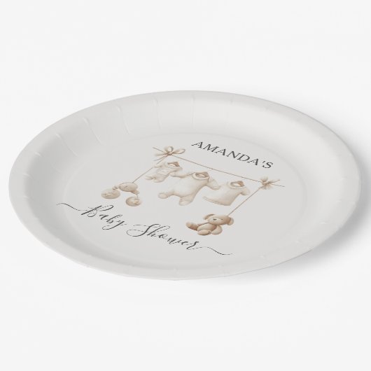 Beige Baby Clothes And Toys Baby Shower Pappteller (Schrägansicht)