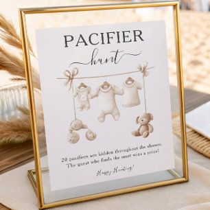 Beige Babykleidung und Spielzeug Schnuller Jagd Sc Poster