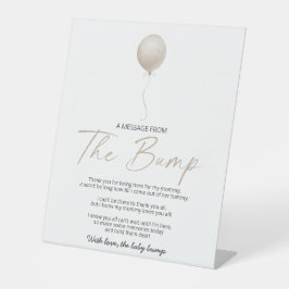 Beige Ballon eine Nachricht aus dem Bump Sockelschild