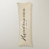 Beige benutzerdefinierte Monogrammname-Elegant Seitenschläferkissen (Vorderseite Vertikal)