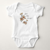 Beige Blumen Baby Strampler (Vorderseite)