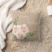 Beige Blush Floral Romantische Namen Skript Hochze Kissen (Decke)