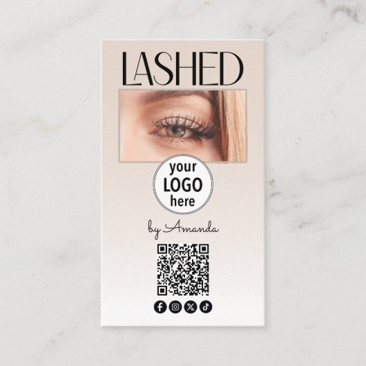 Beige Blush Lashed Logo QR Code Social Visitenkarte (Vorderseite)
