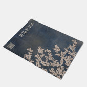 Beige Blüte blaue Textur "Geschenk des Lebens" Fußmatte (Schrägansicht)