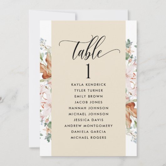 Beige Blütensitzkarten mit Gästennamen (Vorderseite)