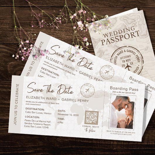 Beige Boarding Pass Hochzeit in Urlaubsort QR-Code Einladung