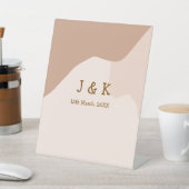 Beige boho curvy orange Brautdatum Sockelschild (In SItu)