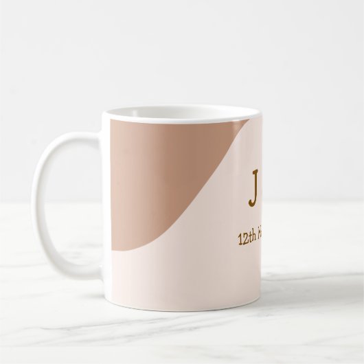 Beige Boho kurvige orange Hochzeit Name Datum Kaffeetasse (Links)