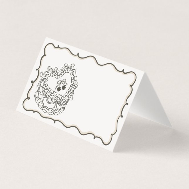 Beige Bow Coquette Cake Bachelorette Platzkarten (Vorderseite)