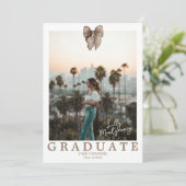 Beige Bow Coquette Foto Abschluss Ankündigung (Stehend Vorderseite)