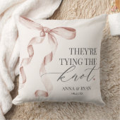 Beige Bow, die das Geschenk des Brautparty des Kno Kissen (Decke)