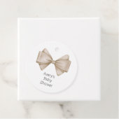 Beige Bow Modern Boho Babydusche Geschenkanhänger (Beispiel)
